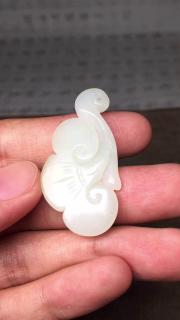 为什么和田玉吊坠越简单越耐看?